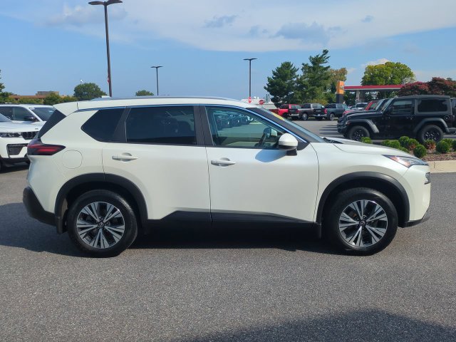 Used 2023 Nissan Rogue SV w/ SV Premium B Package FWD image 3