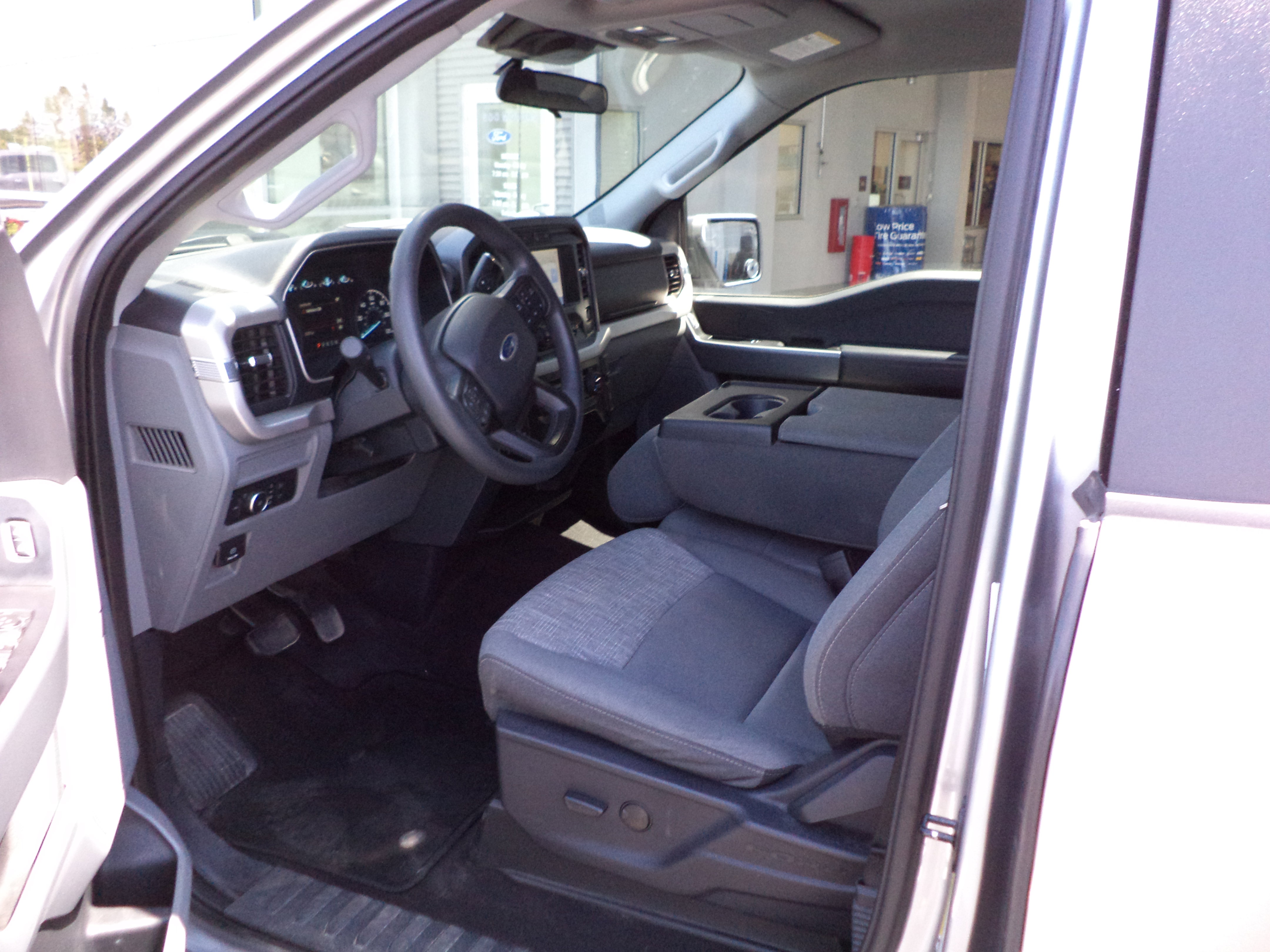 Used 2022 Ford F150 XLT w/ Trailer Tow Package image 2