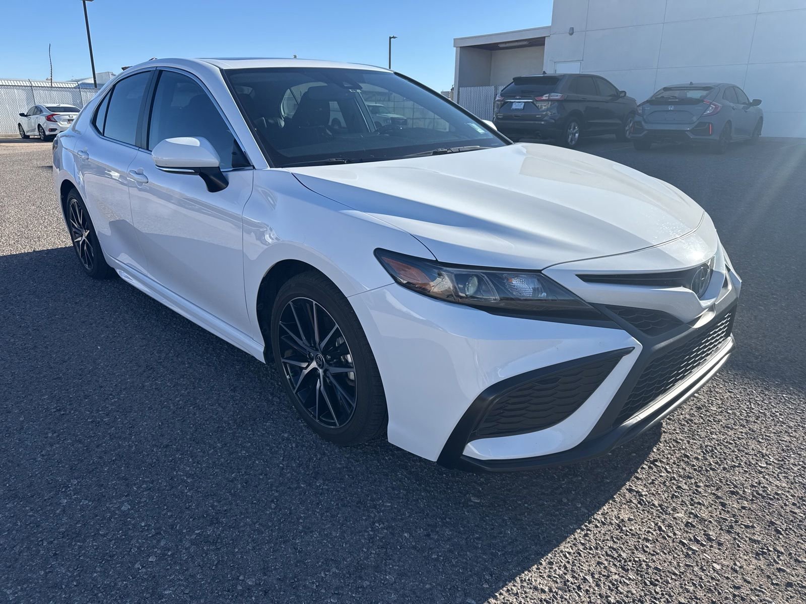 Used 2023 Toyota Camry SE FWD image 3