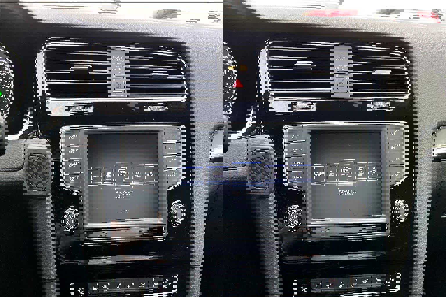 Used 2017 Volkswagen Golf R 4-Door image 33