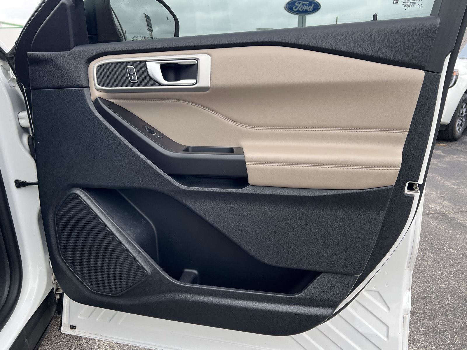 Used 2020 Ford Explorer XLT w/ Equipment Group 202A AWD/4WD image 17