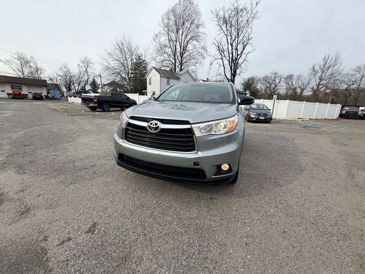 Used 2015 Toyota Highlander XLE image 2