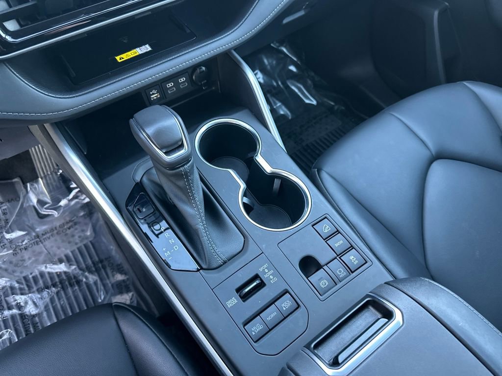 Used 2023 Toyota Highlander XLE image 25