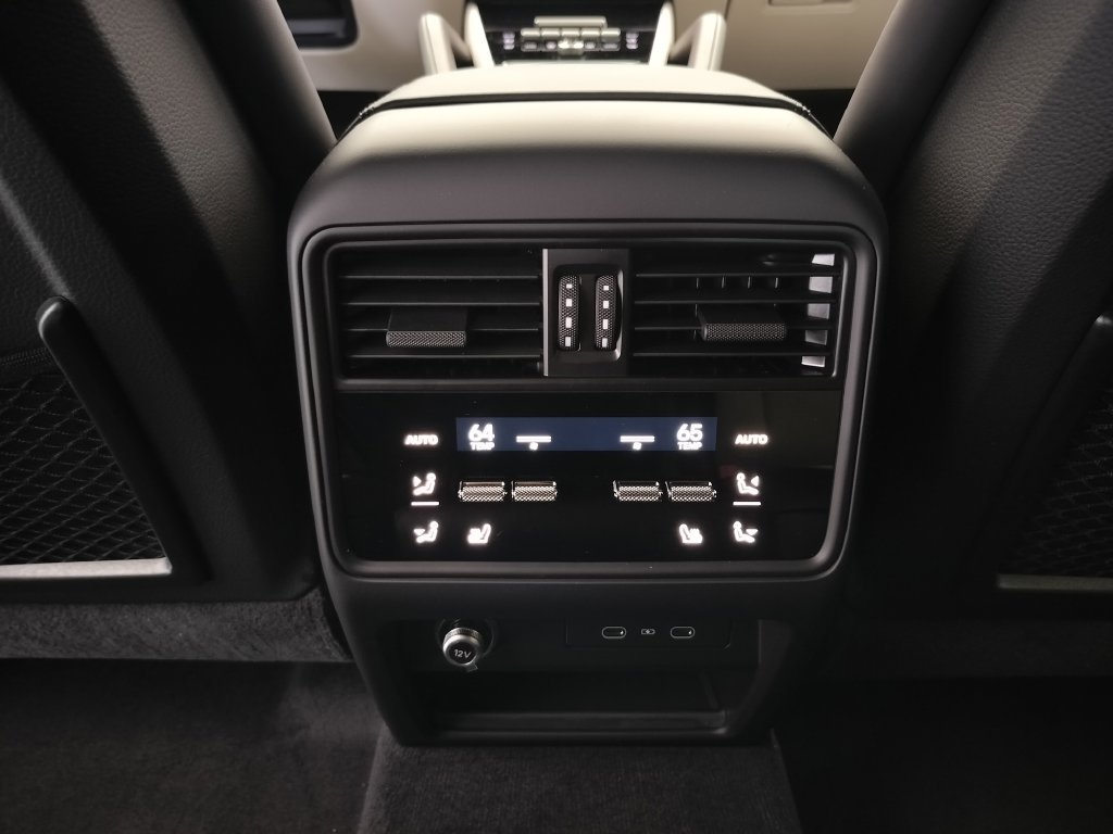 New 2026 Porsche Cayenne Coupe AWD/4WD image 19