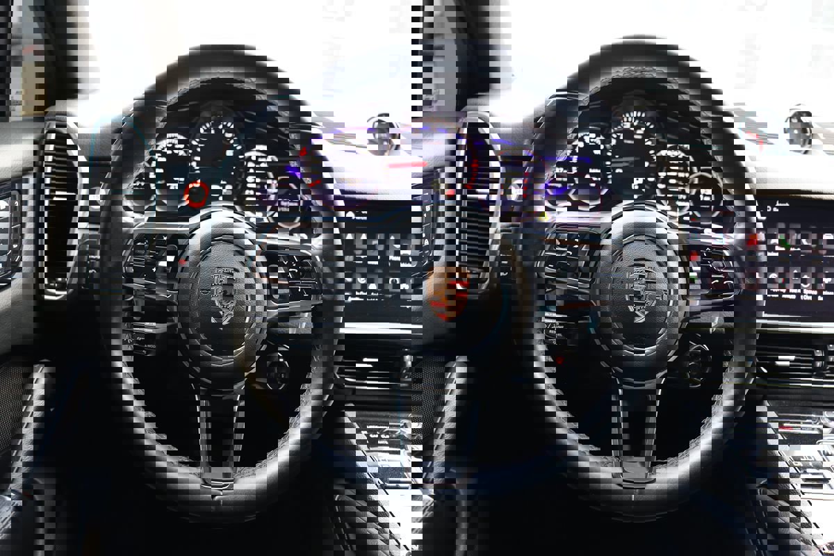 Used 2022 Porsche Cayenne Platinum Edition image 13