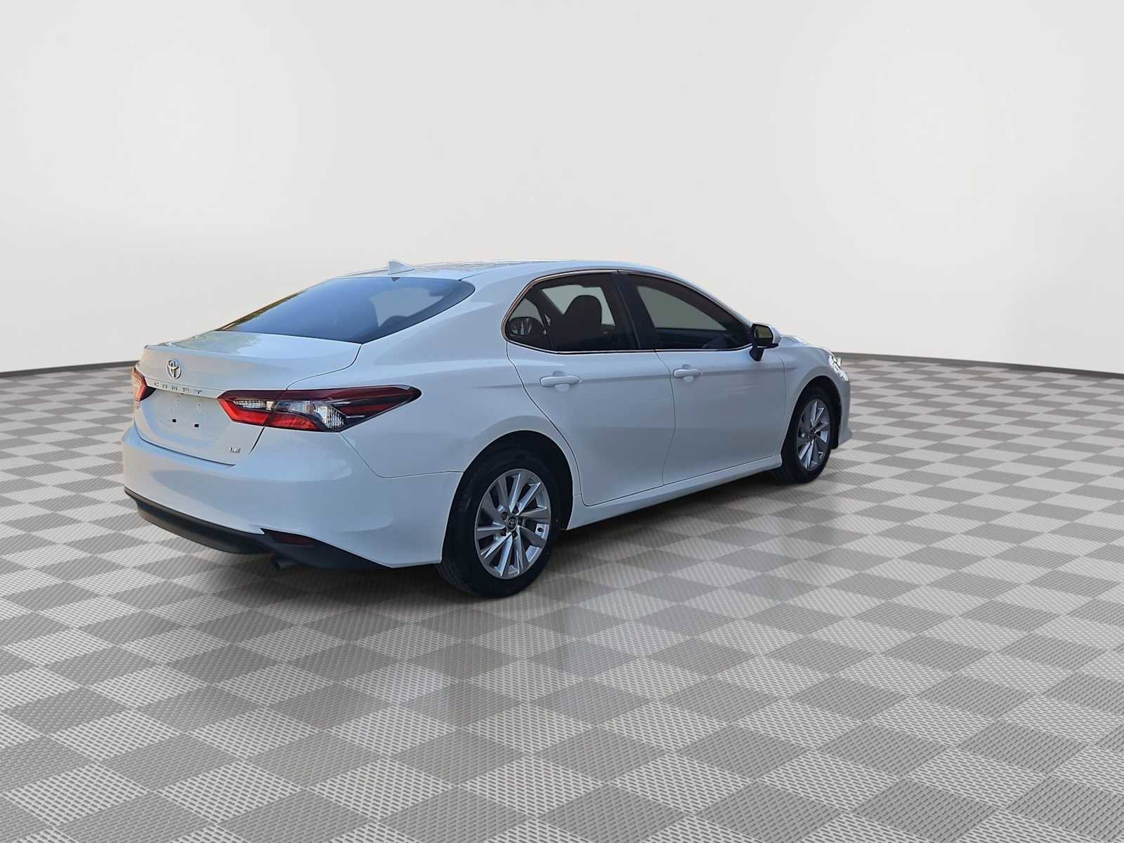 Used 2022 Toyota Camry LE image 8