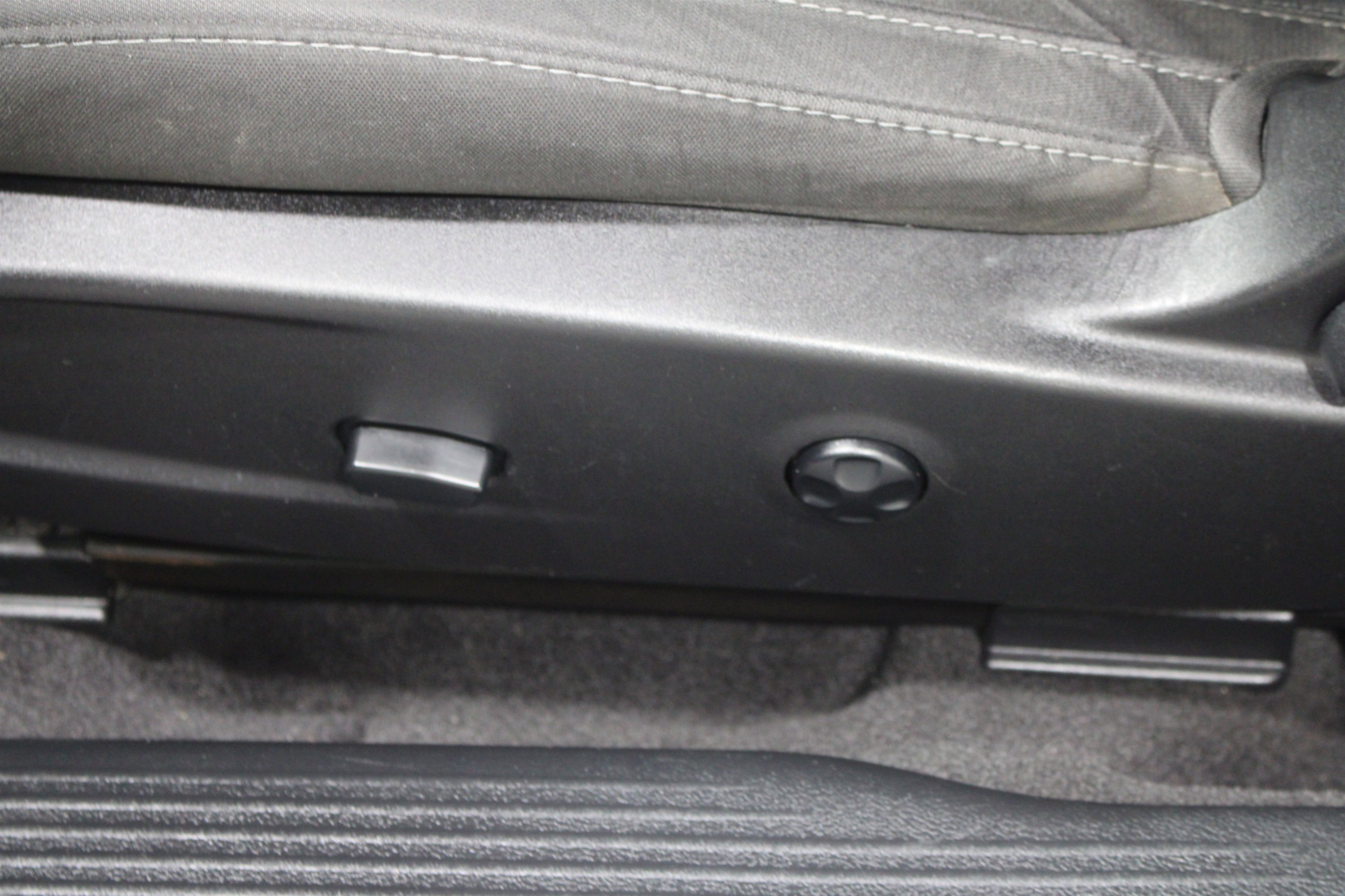 Used 2018 Dodge Challenger R/T w/ Blacktop Package image 5