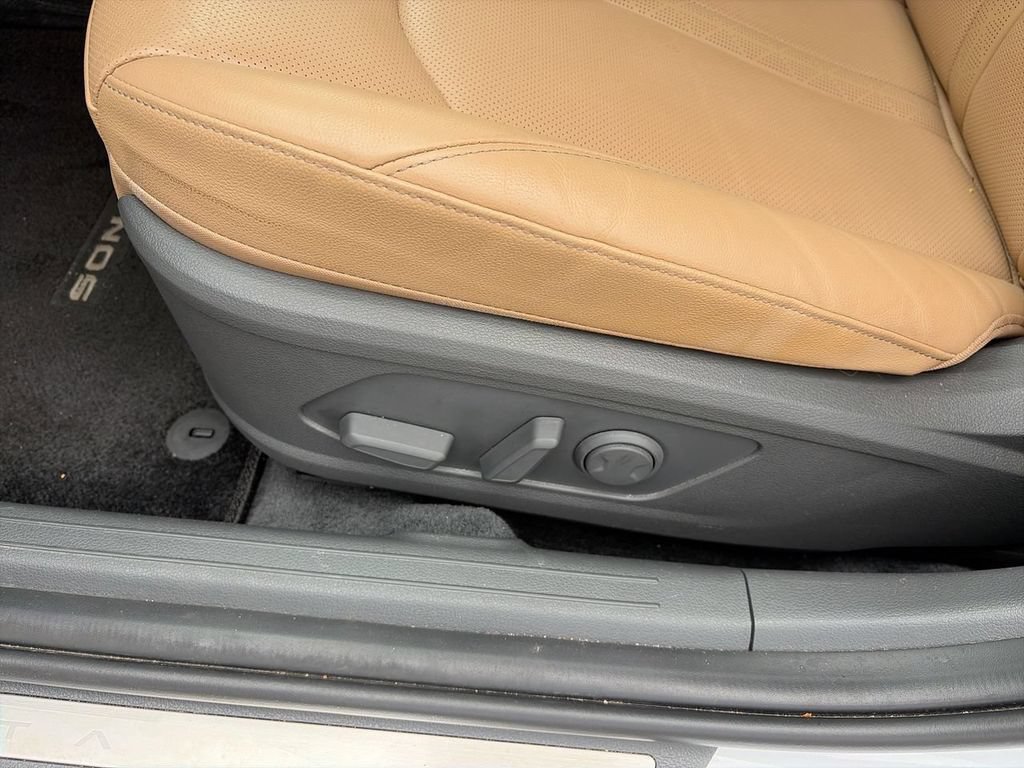 Used 2025 Hyundai Sonata Limited FWD image 15