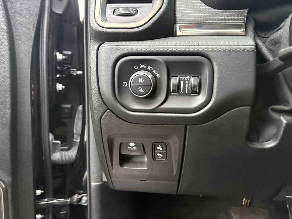 Used 2021 RAM 1500 Limited image 32