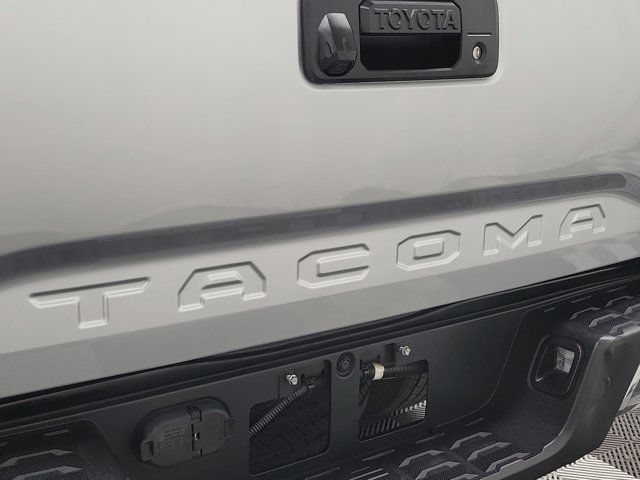 Used 2021 Toyota Tacoma SR5 RWD image 7