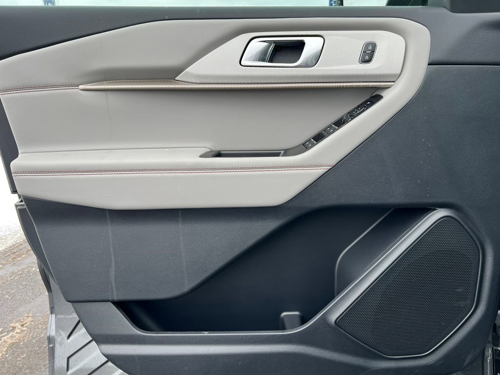 Used 2026 Ford Explorer Active w/ Active Comfort Package image 15