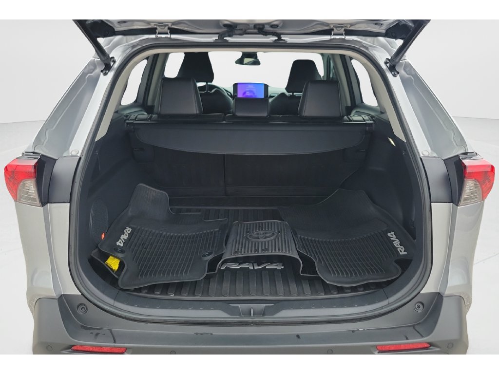 Certified 2023 Toyota RAV4 XLE Premium FWD image 9