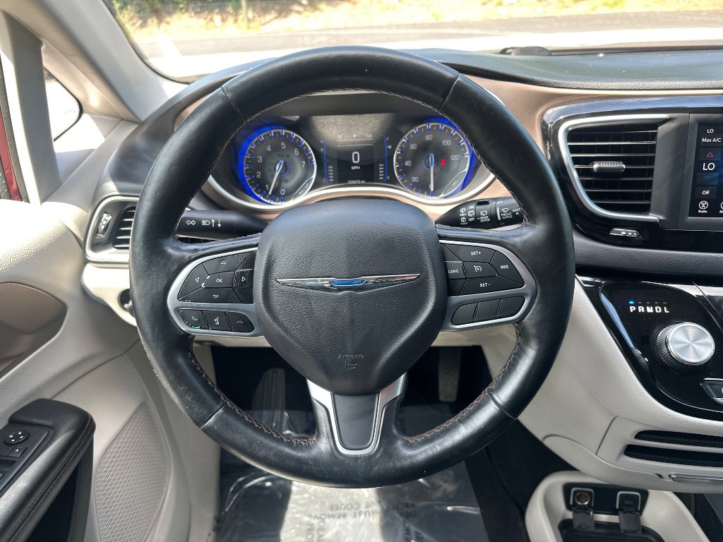 Used 2019 Chrysler Pacifica Touring-L image 22