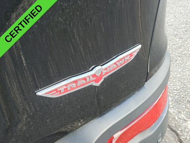 Used 2017 Jeep Cherokee Trailhawk w/ Comfort & Convenience Group AWD/4WD image 32