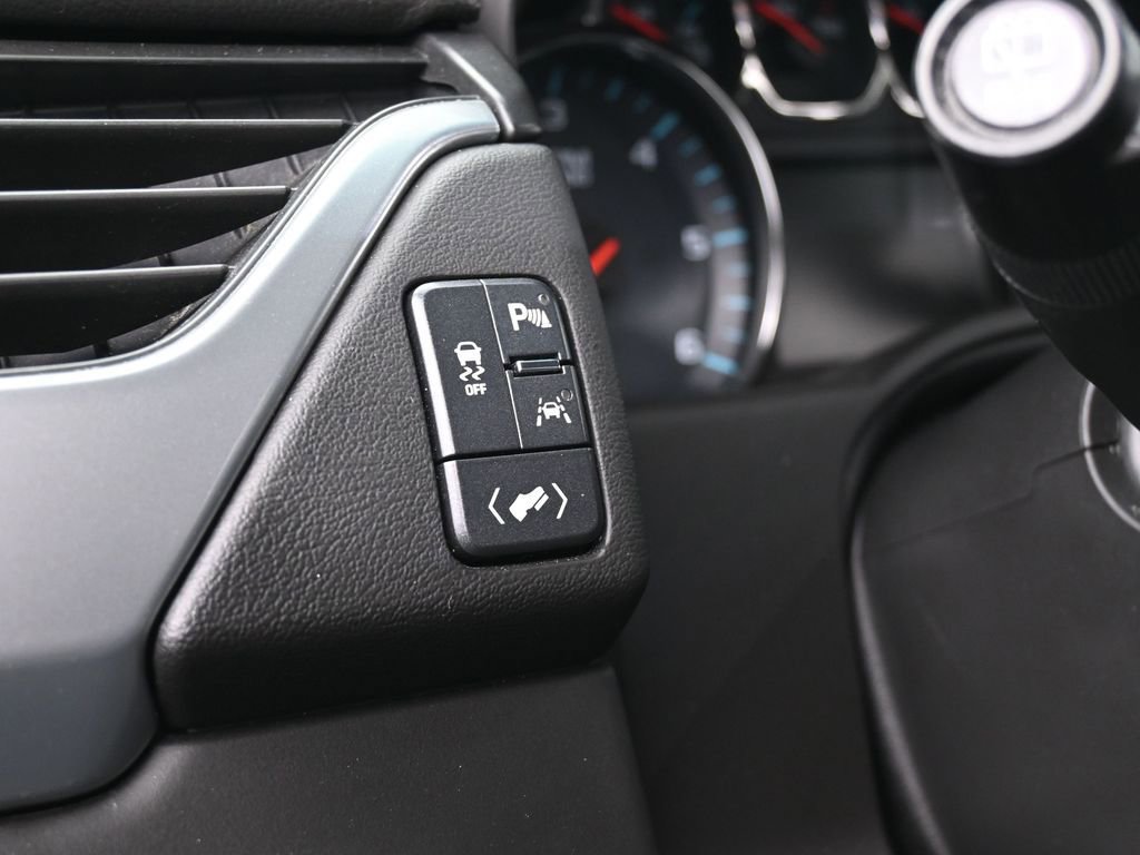 Used 2018 Chevrolet Suburban LT image 18