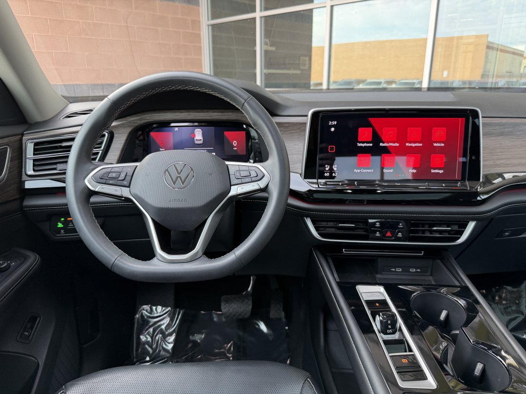 Used 2024 Volkswagen Atlas SEL AWD/4WD image 16