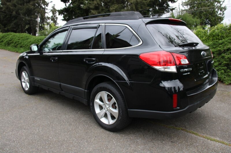 Used 2013 Subaru Outback 2.5i Limited w/ Moonroof Pkg AWD/4WD image 4
