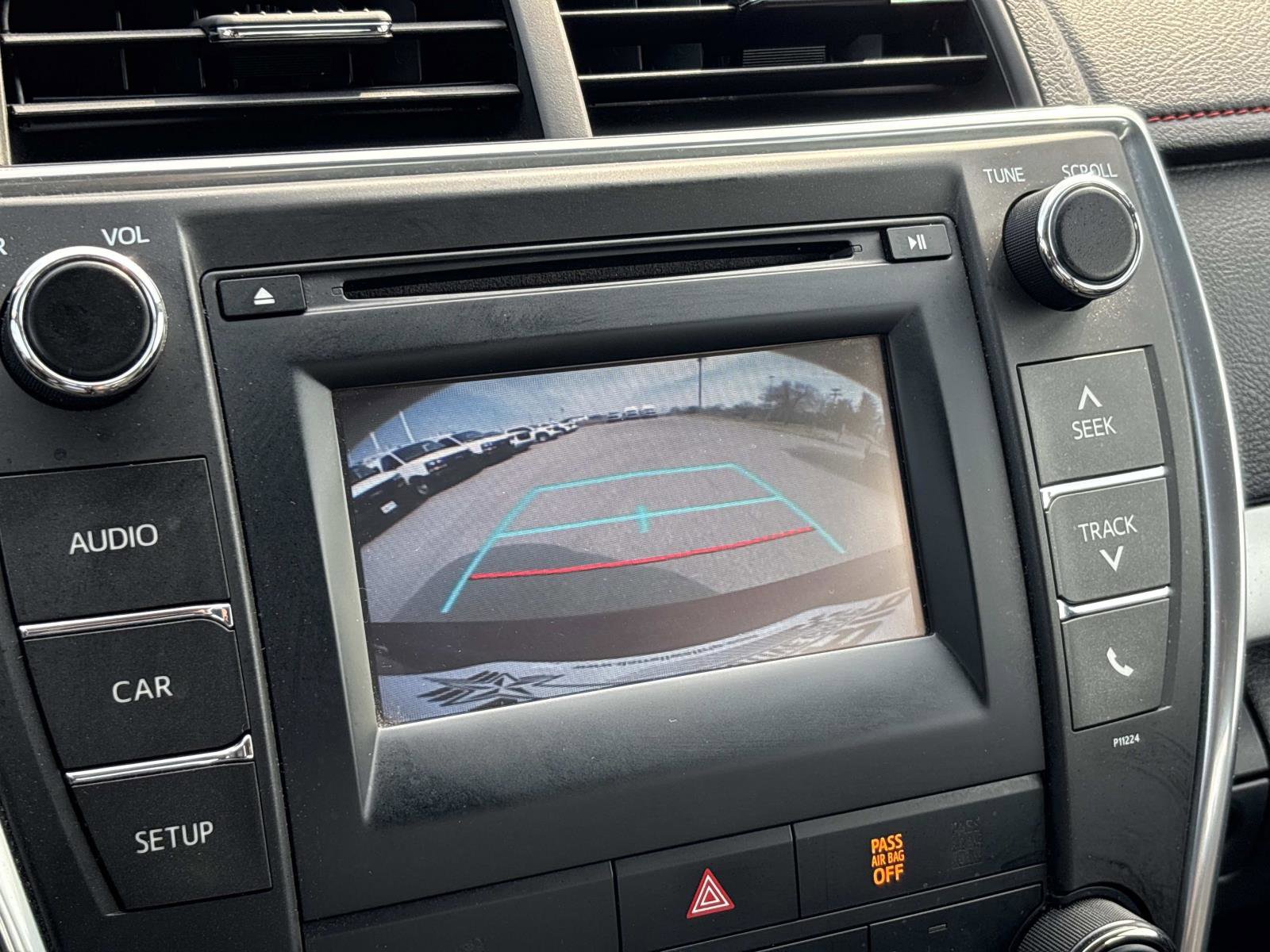 Used 2016 Toyota Camry SE image 21