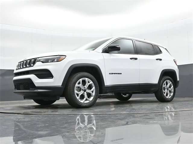 Used 2025 Jeep Compass Sport image 41