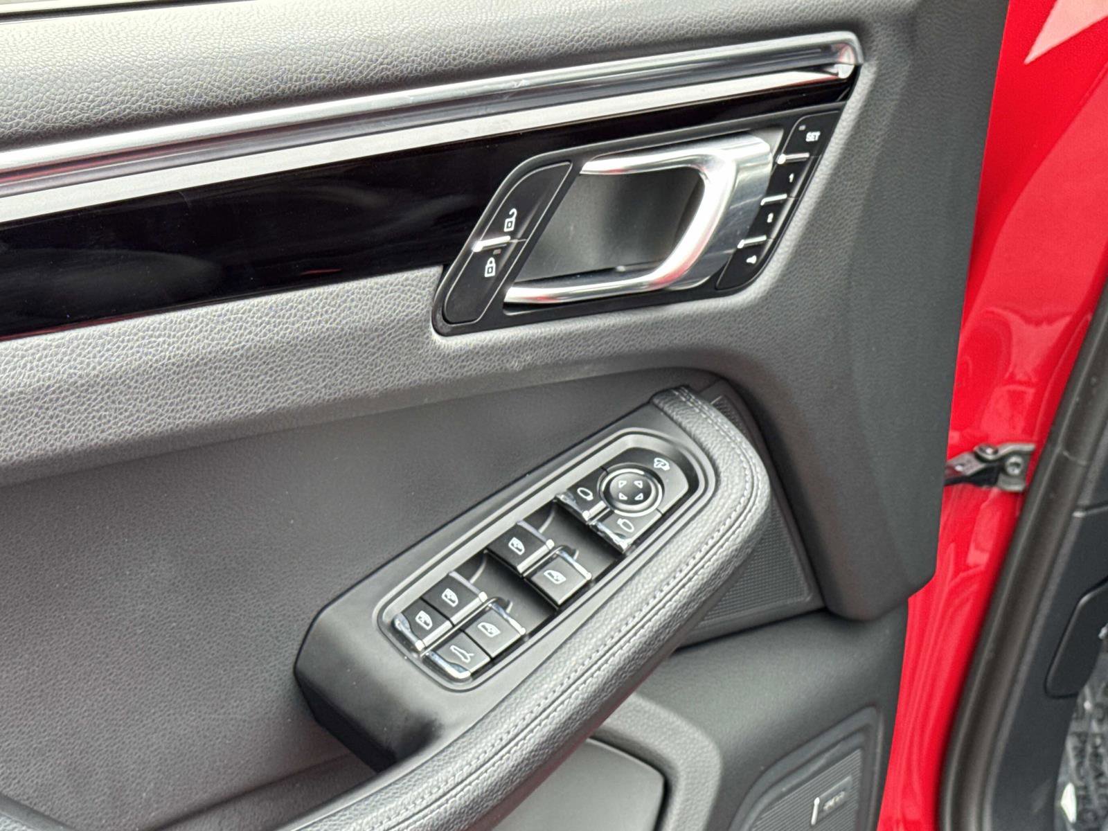 Used 2022 Porsche Macan image 18