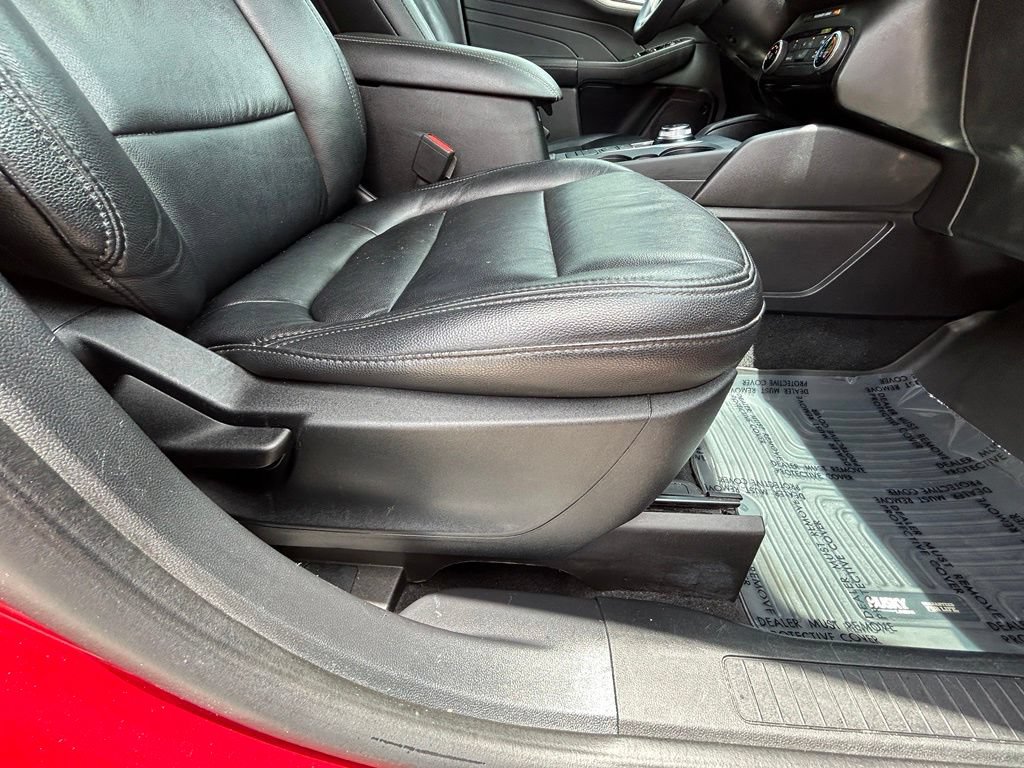 Used 2021 Ford Escape SE w/ SE Sport Appearance Package FWD image 24