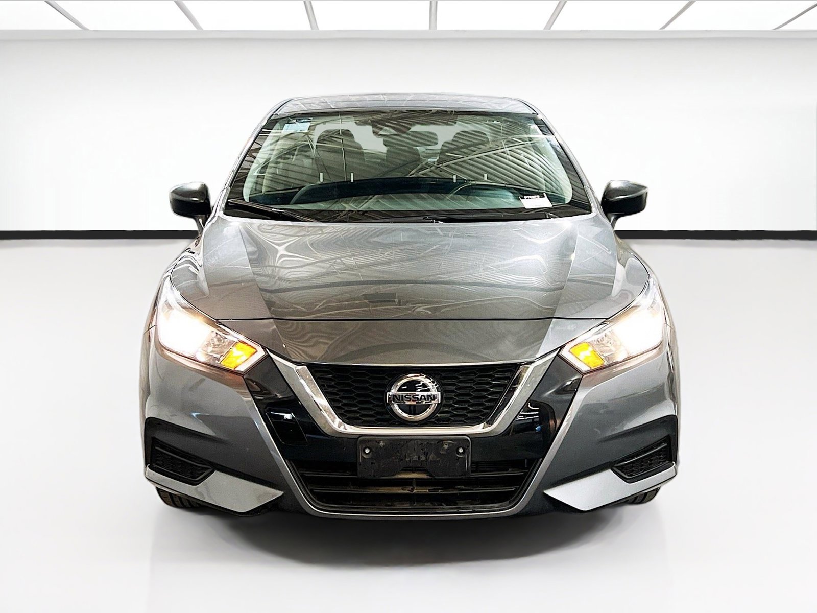 Used 2022 Nissan Versa S w/ Trunk Package image 2