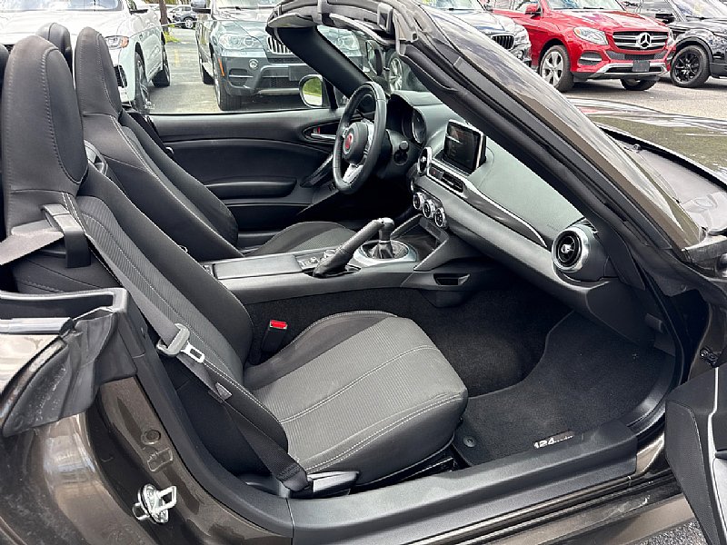 Used 2017 FIAT 124 Spider Classica image 12