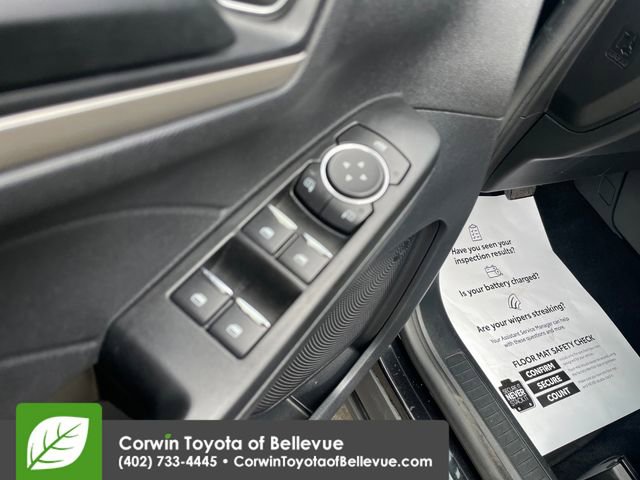 Used 2022 Ford Escape SE w/ SE Sport Appearance Package FWD image 11