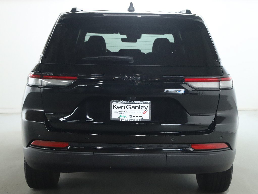 Used 2025 Jeep Grand Cherokee Altitude AWD/4WD image 42