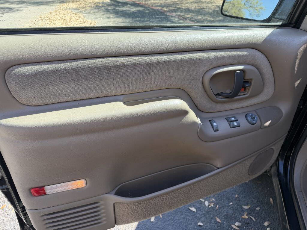 Used 1999 Chevrolet Tahoe 4WD 2-Door w/ Preferred Equipment Group image 11