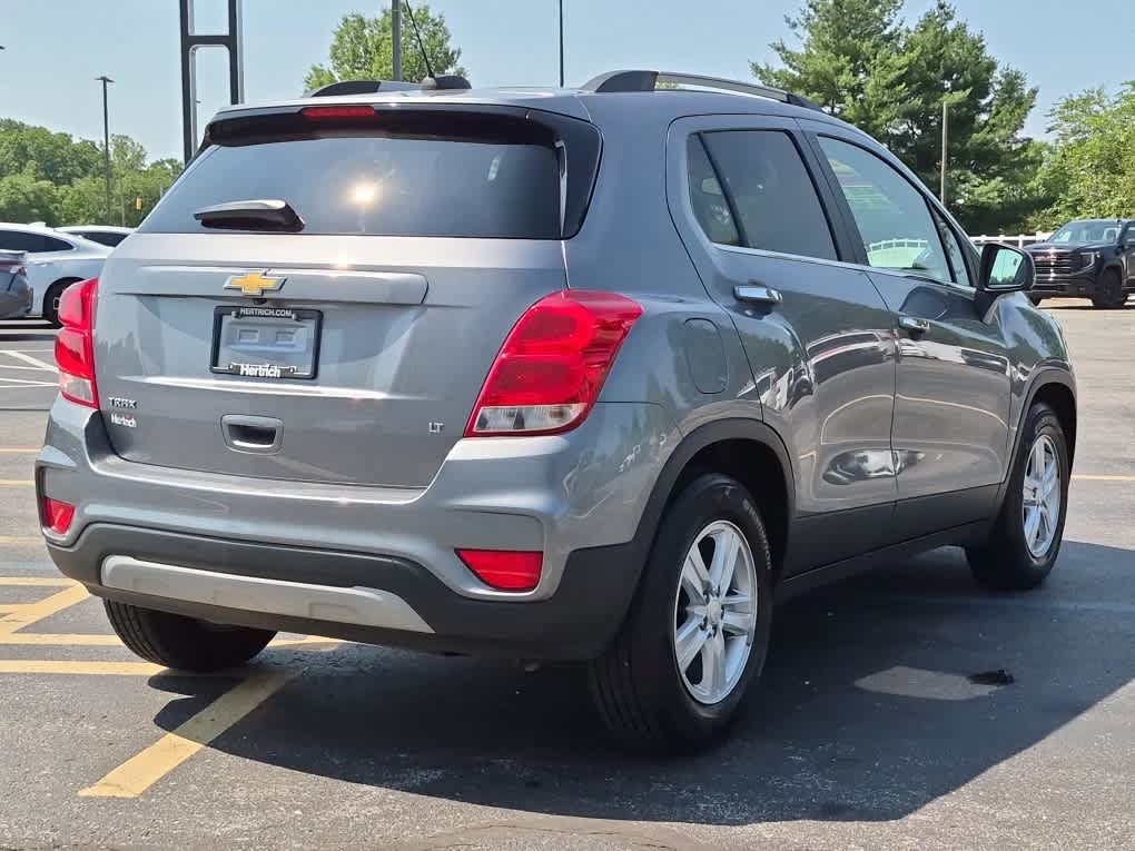 Used 2020 Chevrolet Trax LT w/ LT Convenience Package FWD image 3
