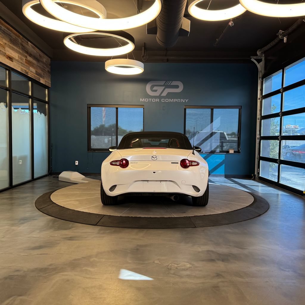 Used 2021 MAZDA MX-5 Miata Grand Touring RWD image 4