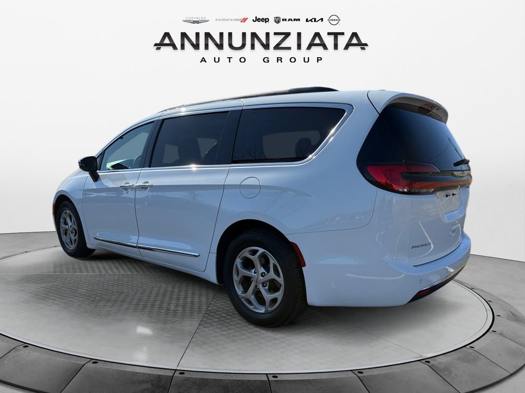 Certified 2023 Chrysler Pacifica Limited image 3
