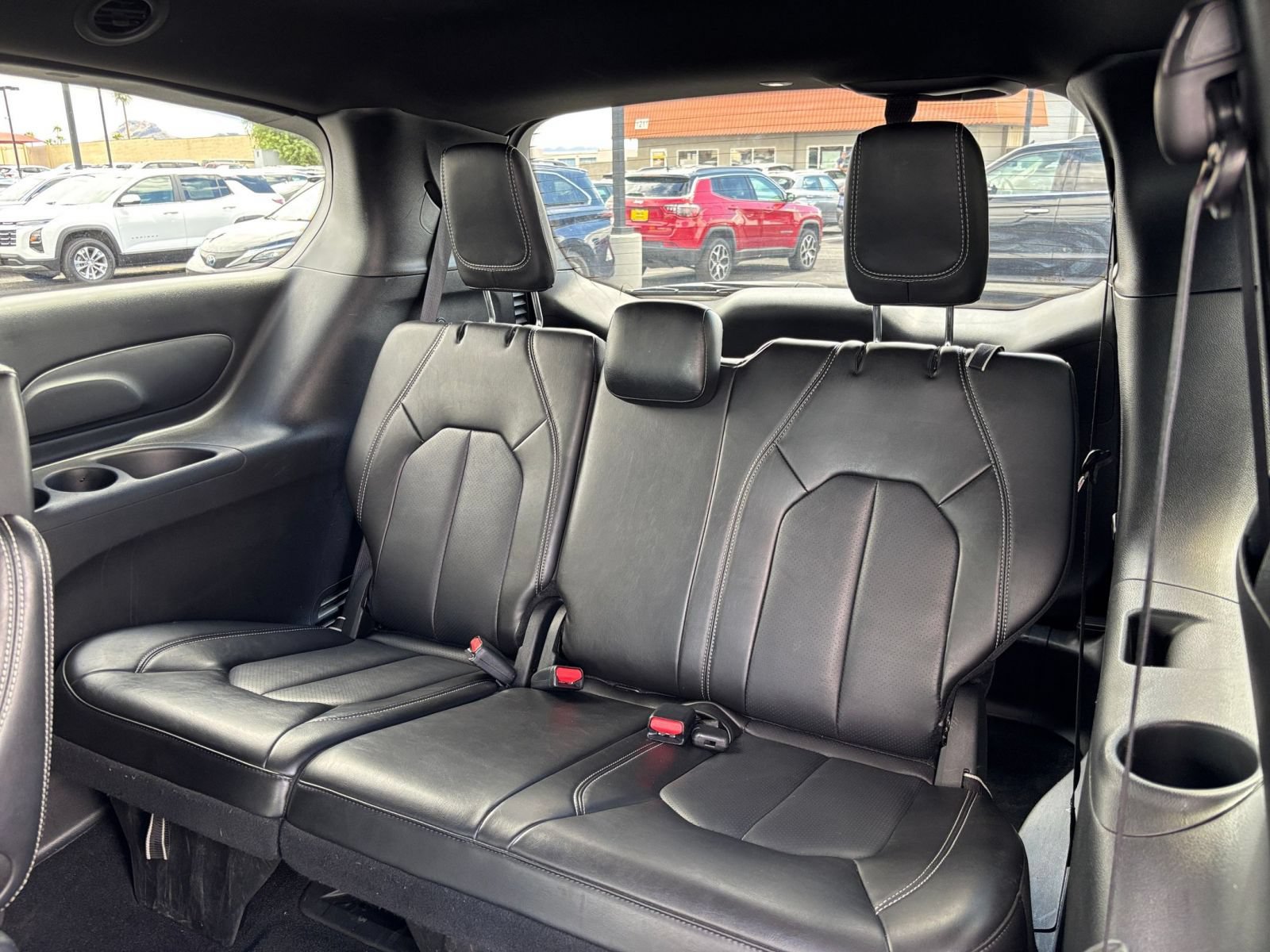 Used 2025 Chrysler Pacifica Select FWD image 30