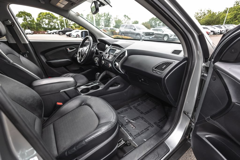 Used 2011 Hyundai Tucson GLS FWD image 26