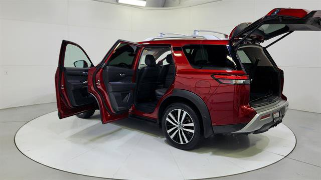 Certified 2025 Nissan Pathfinder Platinum w/ Cargo Package FWD image 31