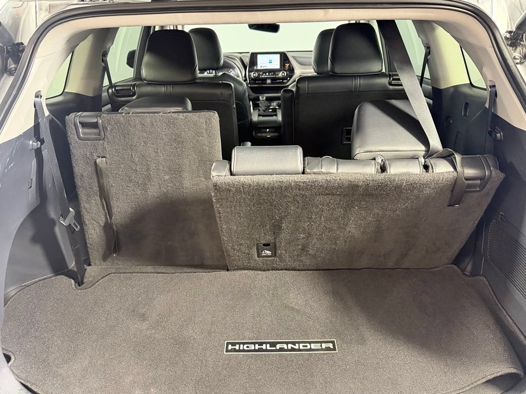 Used 2025 Toyota Highlander XLE FWD image 31