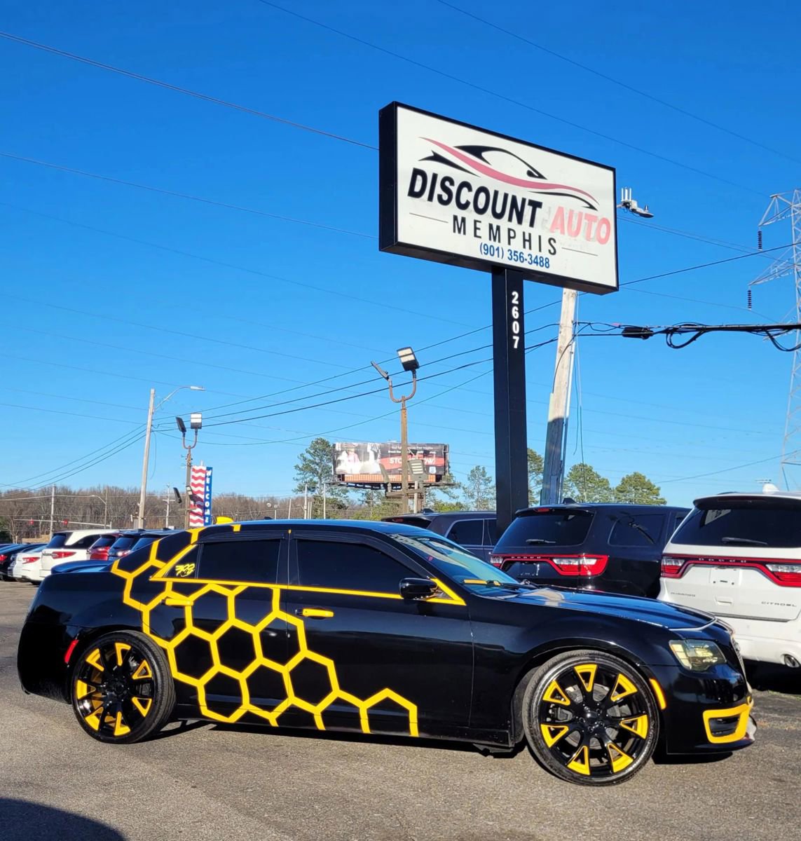 Used 2018 Chrysler 300 Touring w/ Driver Convenience Group image 2