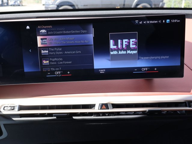 Used 2023 BMW iX xDrive50 w/ Premium Package image 17