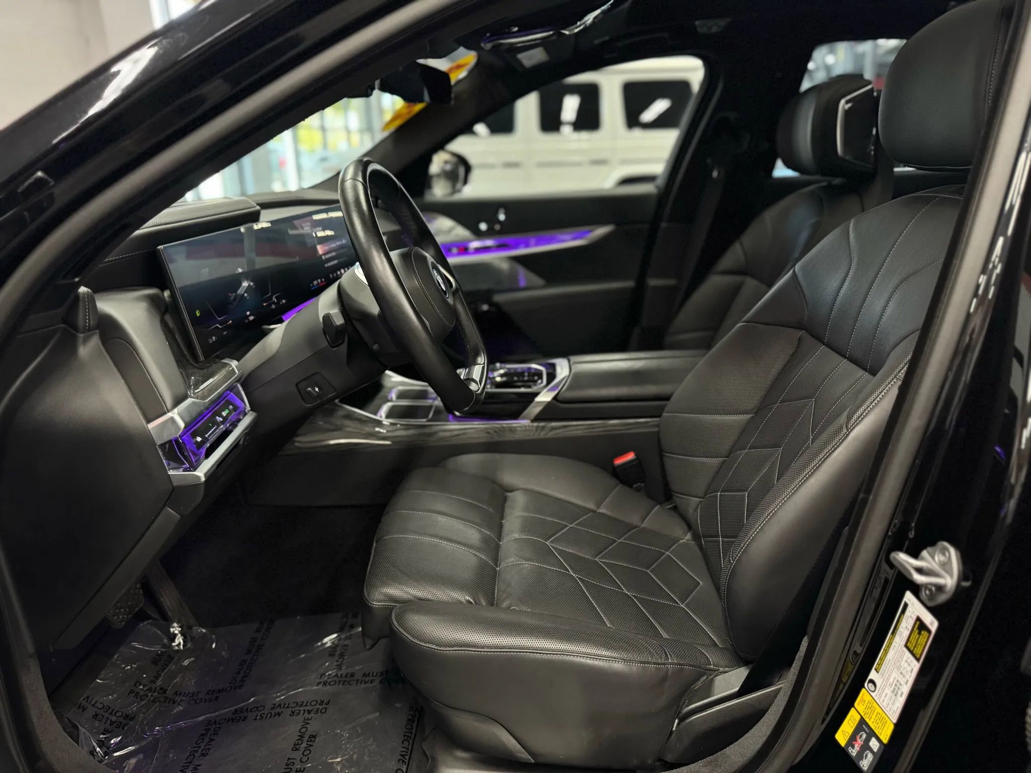 Used 2024 BMW i7 xDrive60 w/ Executive Package image 15