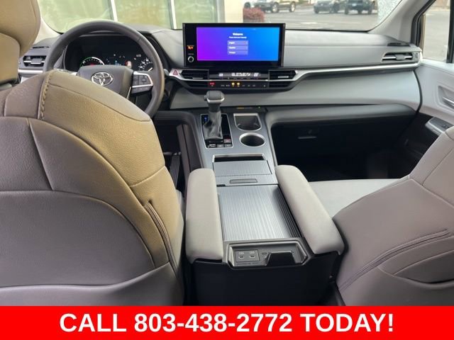 Used 2025 Toyota Sienna XLE image 16