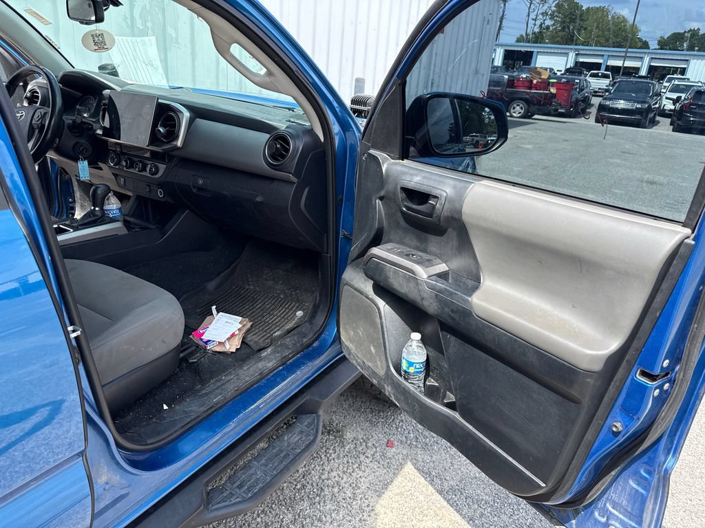 Used 2017 Toyota Tacoma SR5 AWD/4WD image 12