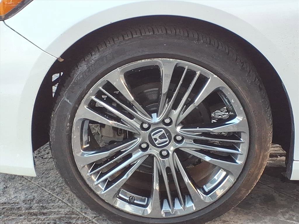 Used 2018 Honda Accord Touring image 6