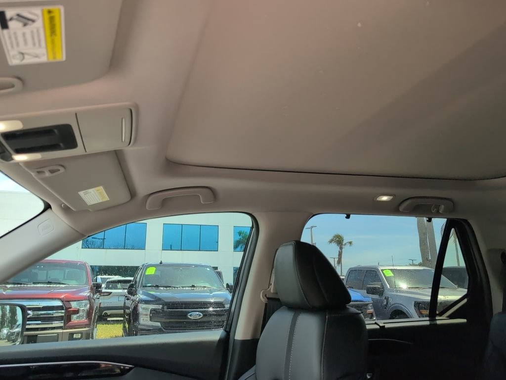 Used 2024 Honda Pilot Touring image 10