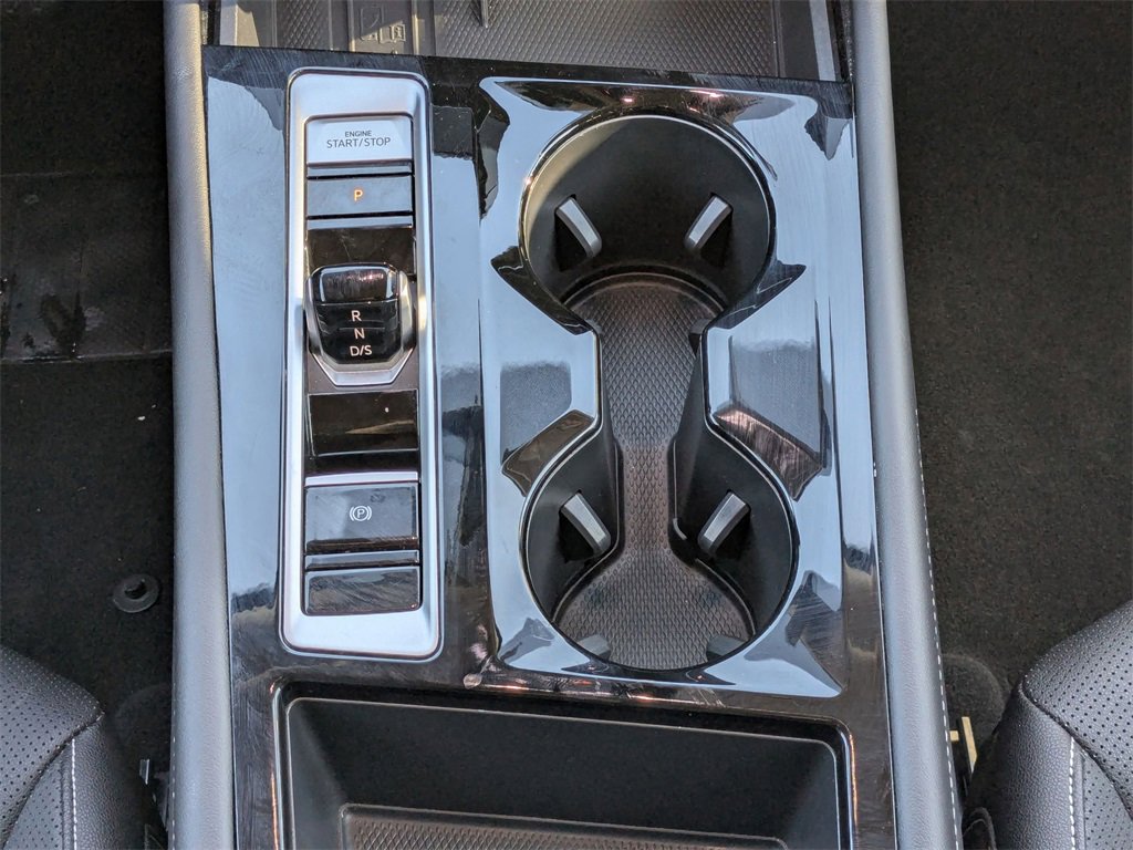 Used 2025 Volkswagen Atlas SE image 26