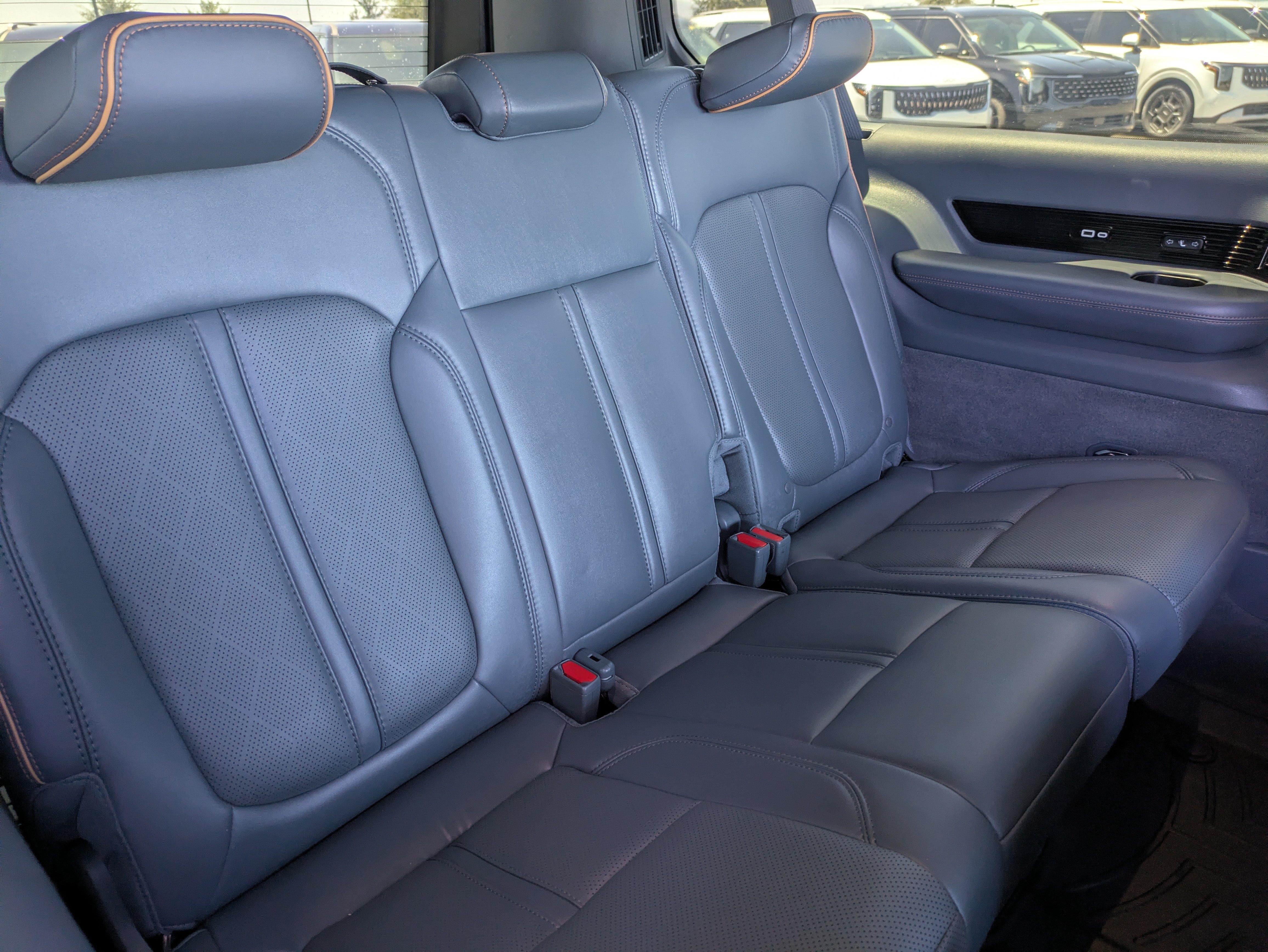 Used 2023 Jeep Grand Wagoneer L Series II w/ Premium Group II AWD/4WD image 15