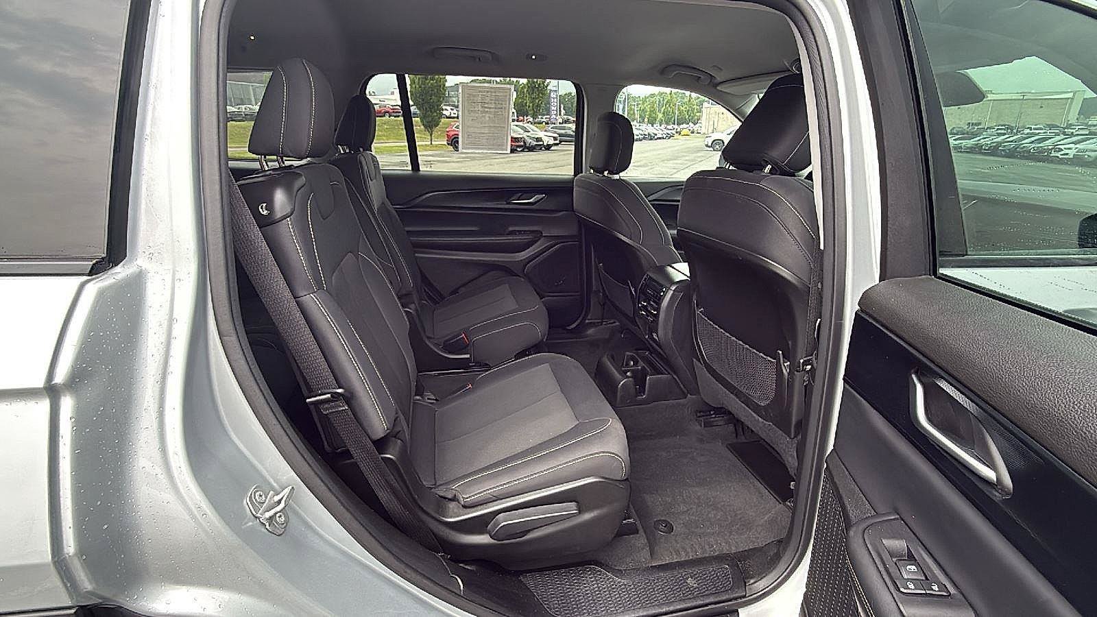 Used 2023 Jeep Grand Cherokee L Laredo AWD/4WD image 21