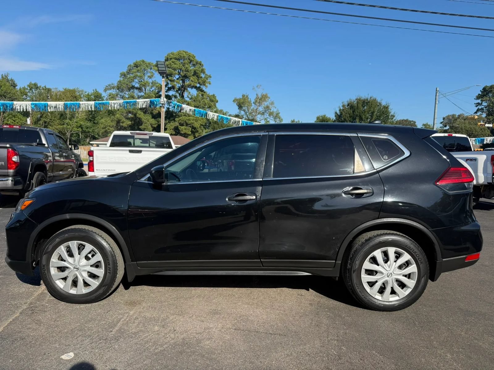 Used 2017 Nissan Rogue S AWD/4WD image 8