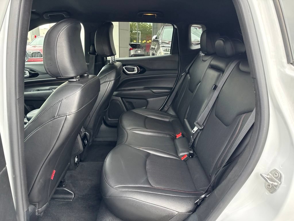 Used 2025 Jeep Compass Trailhawk AWD/4WD image 17