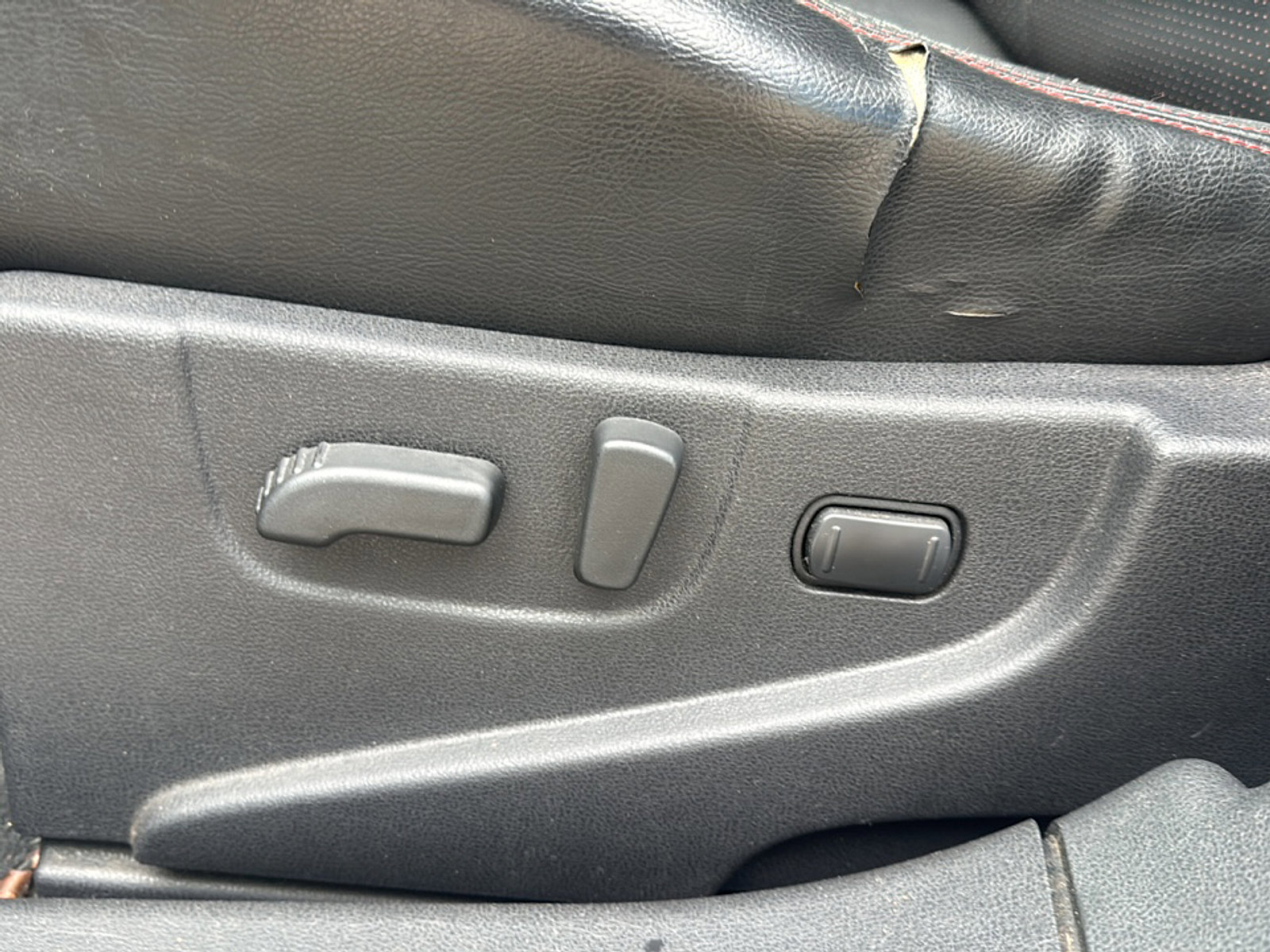 Used 2011 Nissan Rogue SV w/ SL Pkg image 13